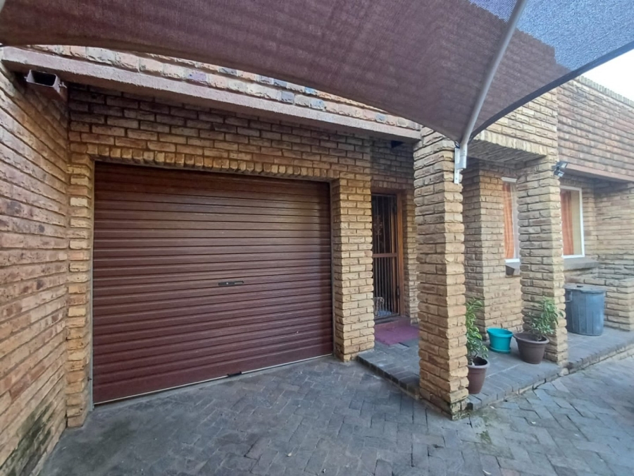 3 Bedroom Property for Sale in Neserhof North West